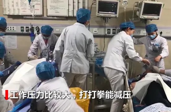 湖南一急诊科医生为何成为散打冠军？