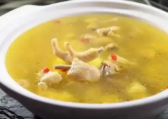 浙江一月子中心在鸡汤里加党参被罚，原因是什么？