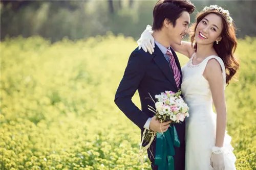 微微新娘婚纱照团购有哪些套餐 如何保证婚纱团购质量