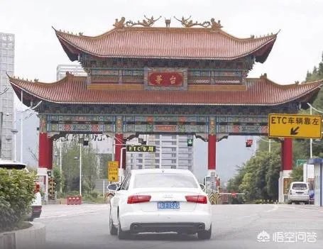 为何贵州茅台业绩超预期还大跌？