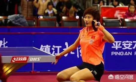 丁宁的下蹲式发球有多厉害呢？