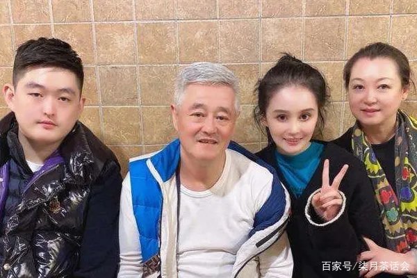 前妻女儿第一次去赵本山家，现在妻子马丽娟态度冷淡，赵本山是怎么应对的？