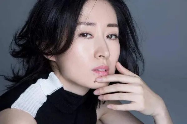 刘敏涛为什么能靠综艺节目表演中的表情管理再次爆红？