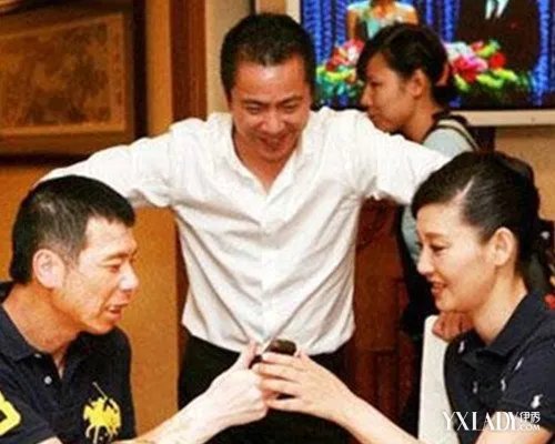 冯小刚老婆是谁曝冯小刚从王志文手中抢走现任妻子徐帆内幕