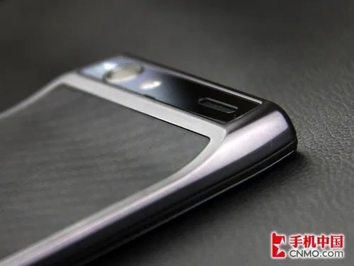经典刀锋来袭 摩托罗拉RAZR XT910评测