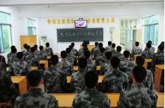 军校学员开挖掘机写字表白祖国，这是什么操作？