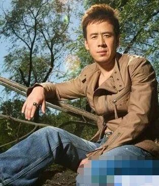 丁丁和杨坤什么关系遭曝光  亲密照浮出水面