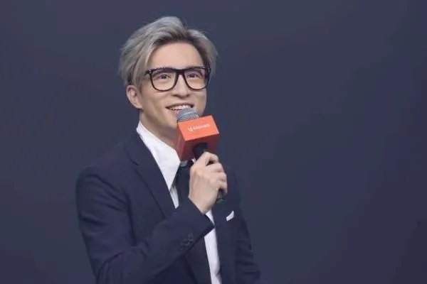 李小璐重新关注薛之谦，难道重归于好了吗？