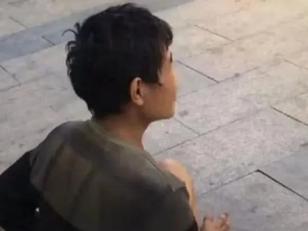 华强北陈金陵：曾是亿万富翁破产后，老婆卷款离去，如今沦落街头吗？