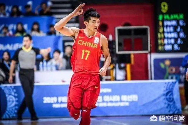 中国男篮世界杯战袍出炉，13人亮相谁最有可能无缘大名单？