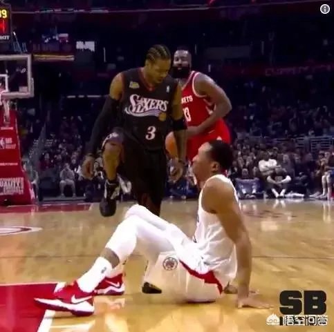 哈登晃倒韦斯利约翰逊数米远，等他站起来再投进三分，什么水平？