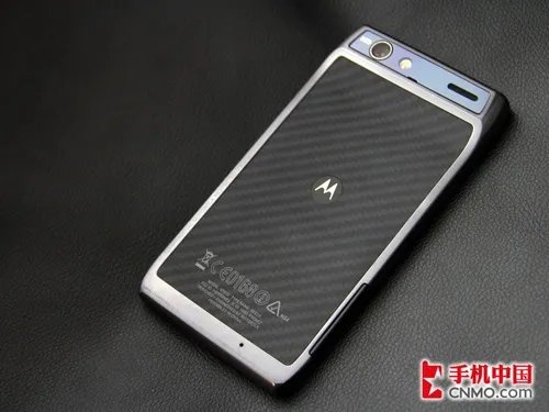 经典刀锋来袭 摩托罗拉RAZR XT910评测