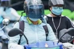 骑摩托车必须要戴头盔吗？为什么？