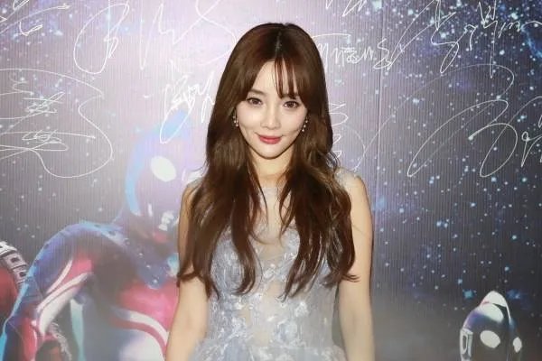 李小璐重新关注薛之谦，难道重归于好了吗？