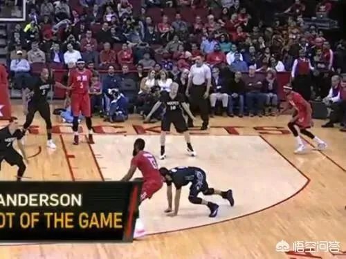 哈登晃倒韦斯利约翰逊数米远，等他站起来再投进三分，什么水平？