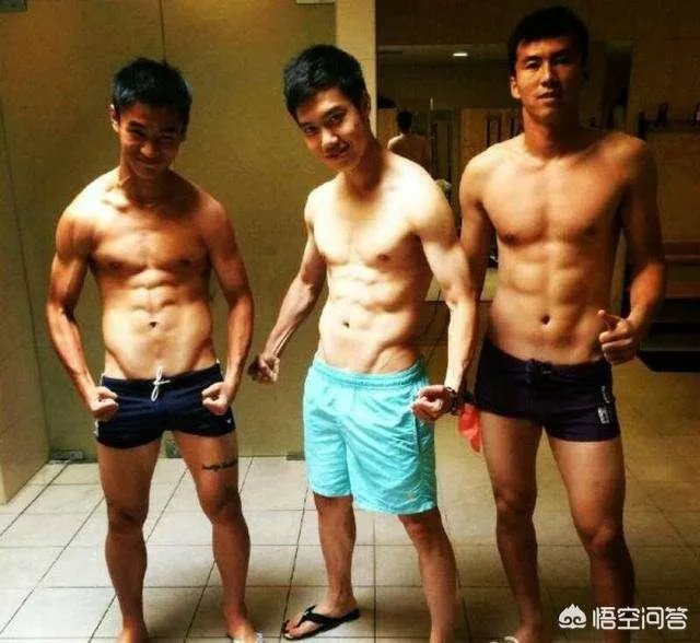 韦世豪脱衣庆祝晒肌肉，有球迷说：没纹身的话打满分，你怎么看？
