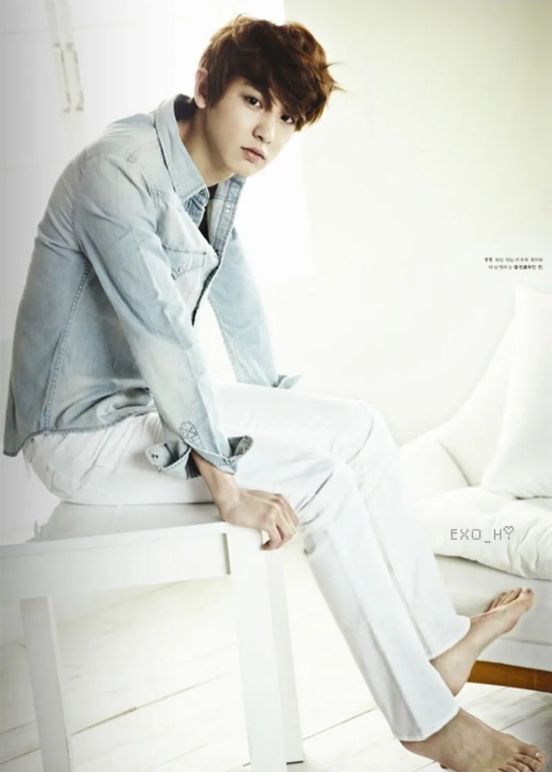 谁有 金俊绵 朴灿烈 吴世勋的照片啊 还分不太清= =