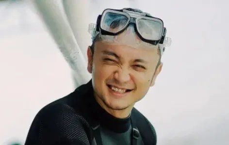 撒贝宁说尼格买提在海下像个灯泡，撒贝宁为何这么说？