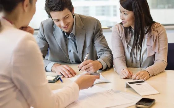 大学同学都是女生，在大学该怎样脱单呢？