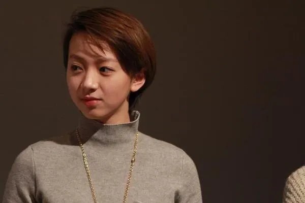 姜文这么骄傲的人，为什么会被老婆周韵“拿”得死死的？