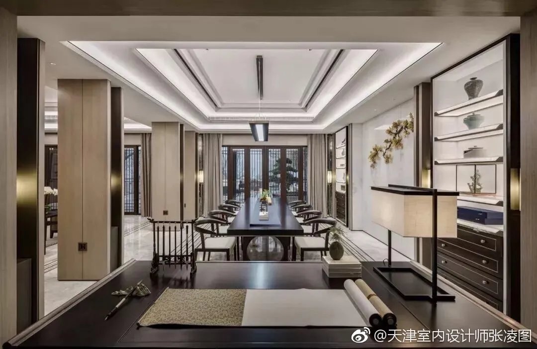 “留连戏蝶时时舞，自在娇莺恰恰啼。“唐朝诗人杜甫一首《江畔独...