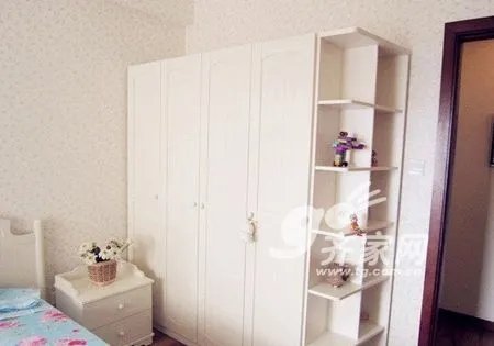 阳台变榻榻米书房 成都妈妈12万装咖啡小屋