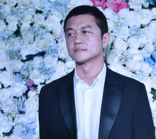 李亚鹏被告欠债案需赔4000万，你知道他为何会欠钱吗？