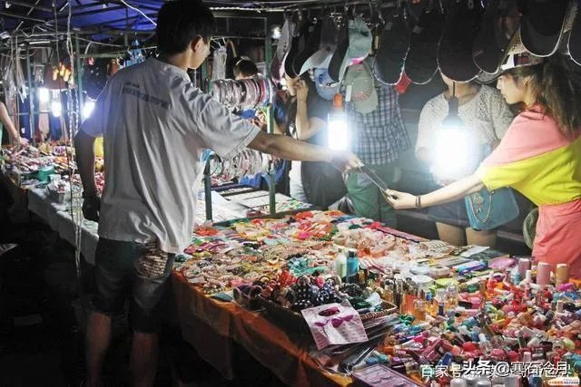 如何看待城管打电话喊商贩去摆摊的现象？各地的地摊都开始了吗？