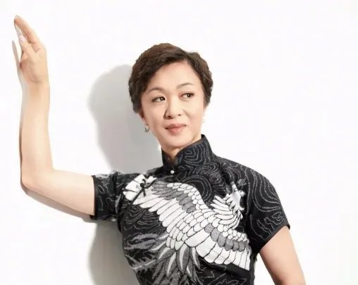 金星老公被问及如何解决生理问题时四字回应，网友：涨知识了。你怎么看？