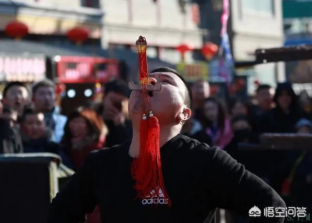 佳能5D4配100-400镜头手持拍摄时应注意哪些事项？