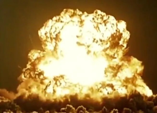 中国发射的第一颗原子弹名字是什么