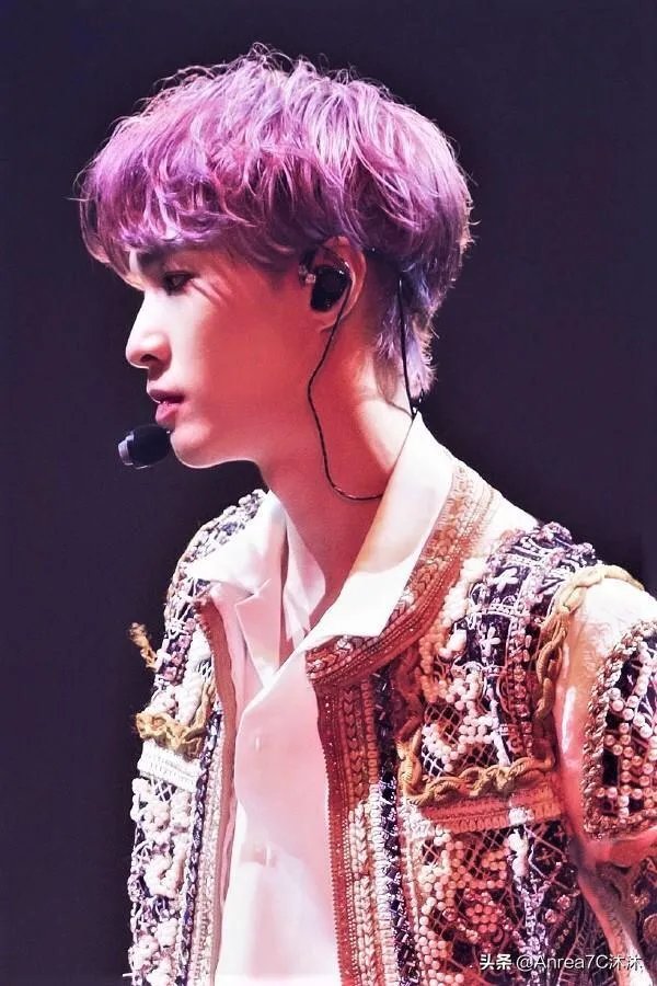 你如何看待张艺兴假唱风波？深夜小作文感动你了吗？