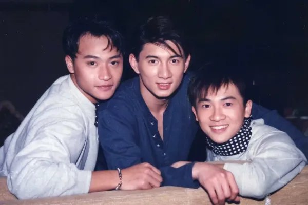 小虎队出道31年再次同框引发青春回忆杀，他们的哪些歌曲是你的童年回忆？