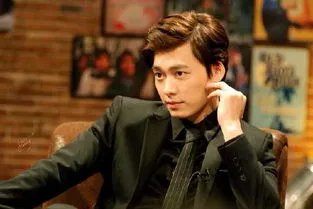 李易峰“塌房”事件引热议，如何看待其此前发的“声明”？