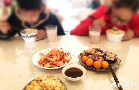 浙江义乌的80后辣妈，为孩子做百变早餐成网红，你怎么看？