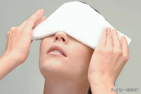 水晶眼膜怎么贴？