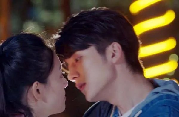 冰糖炖雪梨，黎语冰献出初吻后第一反应是什么？