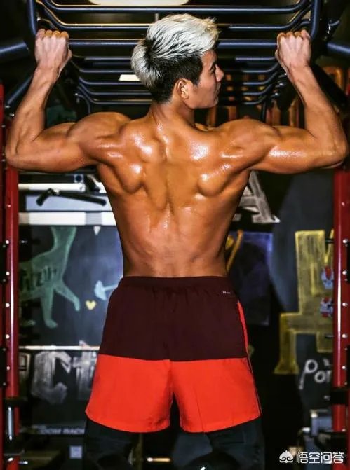 如何评价“小兵张嘎”扮演者在新歌MV《哥不是娘炮》中的造型？