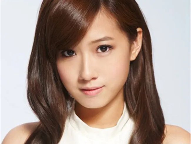 方志友热舞上衣脱落胸 被赞货真价实F罩杯