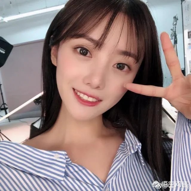 英雄联盟Rookie女友小钰被扒黑历史，曾抛弃重病男友还上过相亲节目，你怎么看？