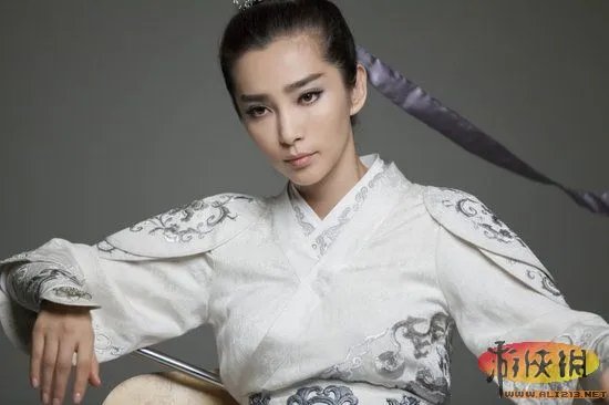 李冰冰代言造型神似小龙女 网友称完爆陈妍希