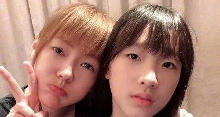 小s吐槽女儿只有下半身拽什么，是什么原因让她如此气氛的吐槽？