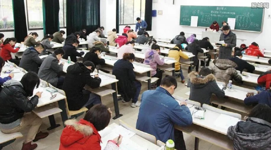 公务员培训班多少钱 需要赚铁饭碗的一定要看！