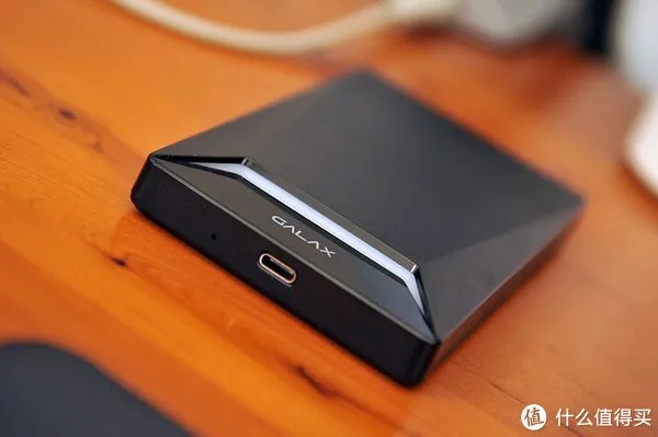 新年新面貌 — 更新布置下电脑桌面上的那些相关设备