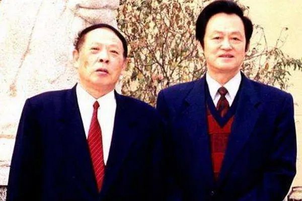 毛泽覃的儿子贺麓成（毛岸成）简历