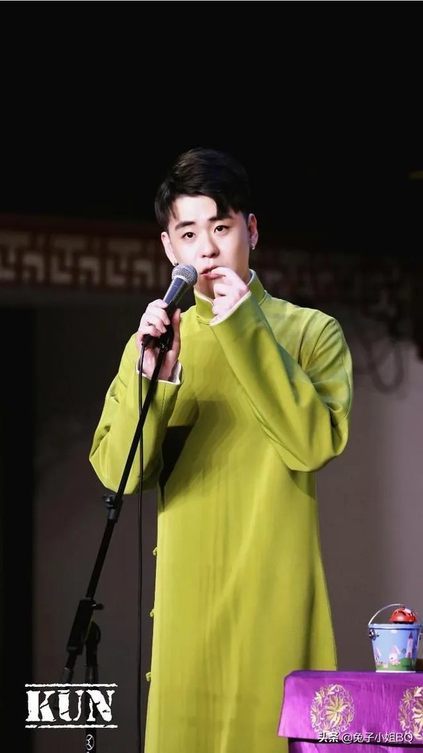 张云雷理发店开业遭女粉疯狂围堵，开业被迫取消。你怎么看？