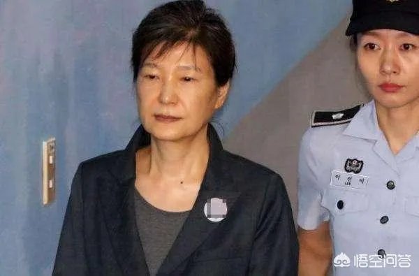 李明博与朴槿惠在去年和今年同一时段被提请逮捕, 是巧合还是故意？