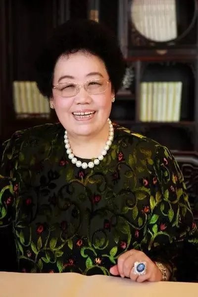 唐僧老婆身家505亿，号称“中国紫檀女王”，是真的吗？