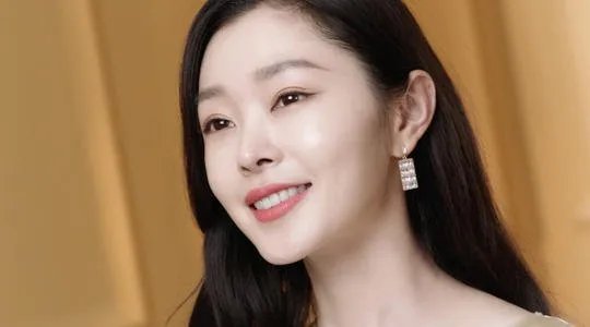 张凯丽的容貌观：以不变的内心应对外界对美的要求，你如何处理容貌焦虑？