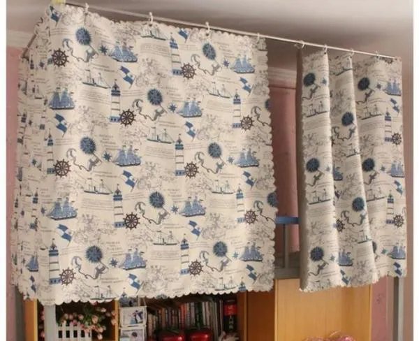 高校男生将床铺围上金銮殿床帘，你觉得有趣吗？你怎么看待这件事？